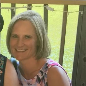 Meet your Posher, Lorie